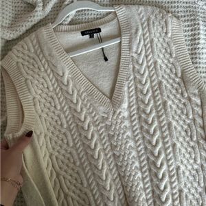 FALL knit 🧶 cream vest